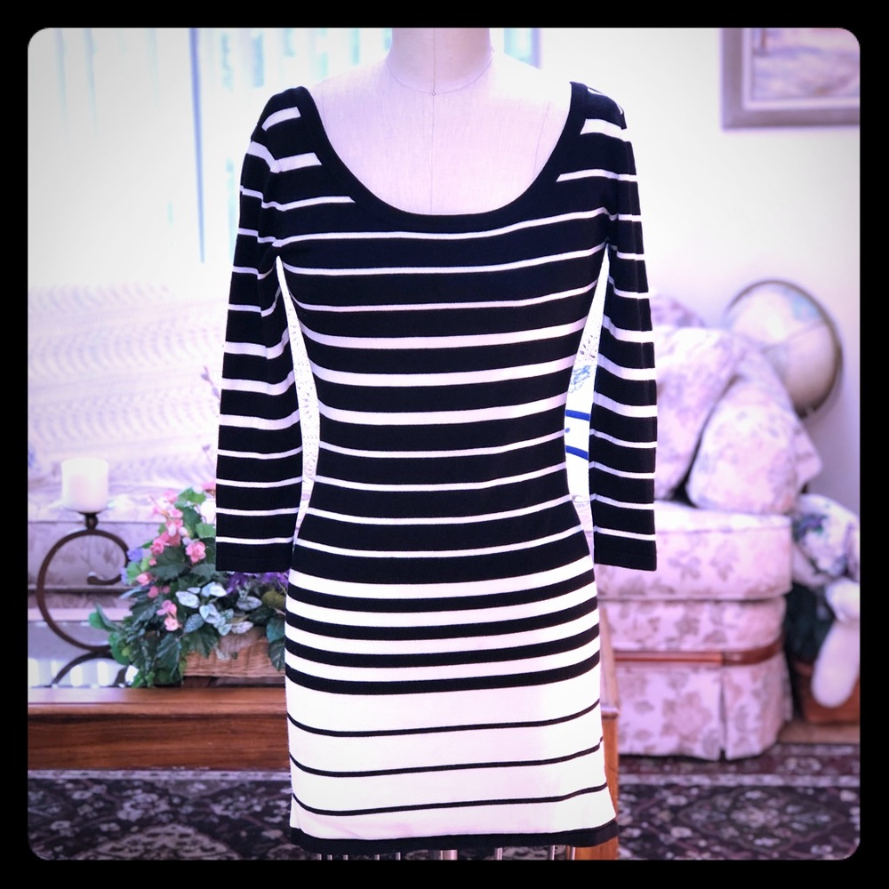 ❗️5/25❗️Black and white striped sweater dress